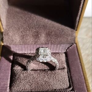 Stunning Silver Diamond Ring